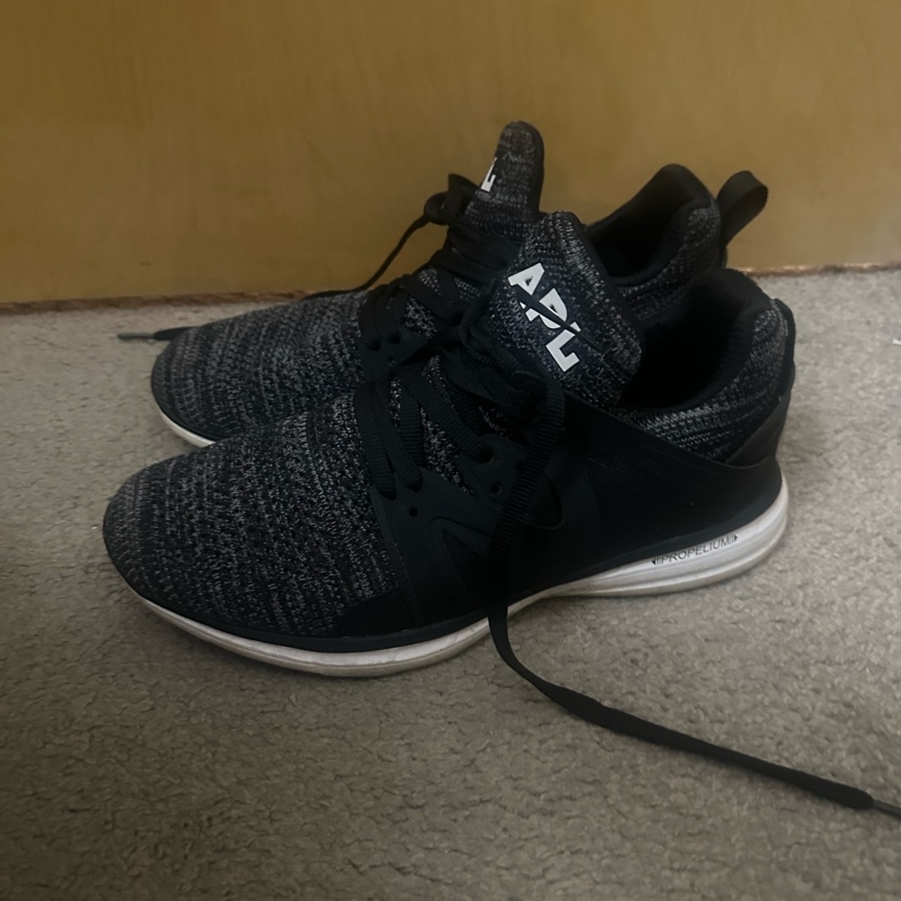 Used APL Size 9 shoes